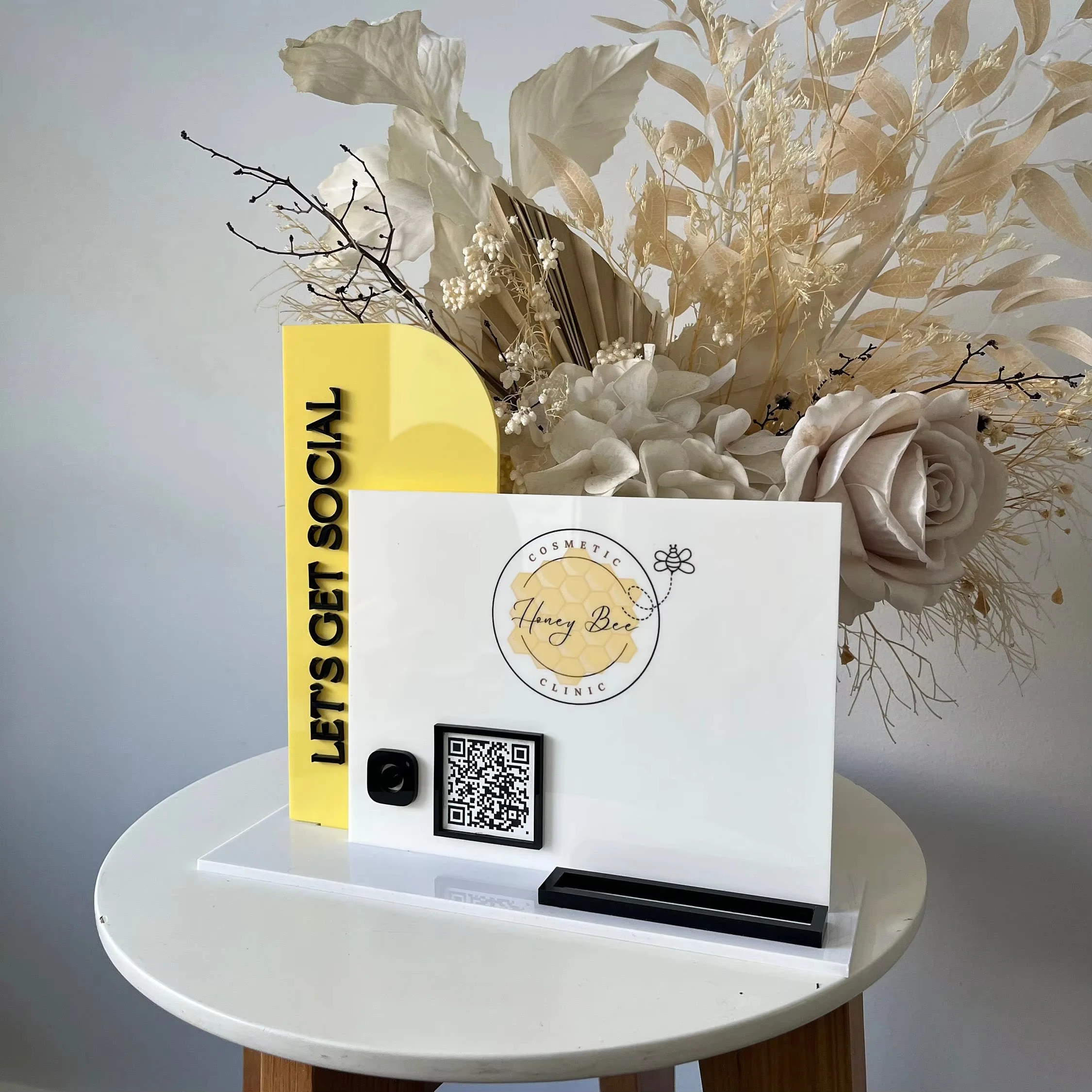 

Personalized Multi QR Codes Sign Custom Logo Text Acrylic Stand for Payment Menu Social Reviews Gain Followers Hotel Reception