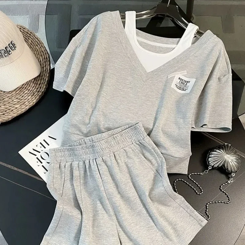 Women\'s Summer 2024 New Spliced V-neck Fashion Solid Short Sleeved T-shirt Top Elasticized Pocket Loose Casual Sports Short Suit