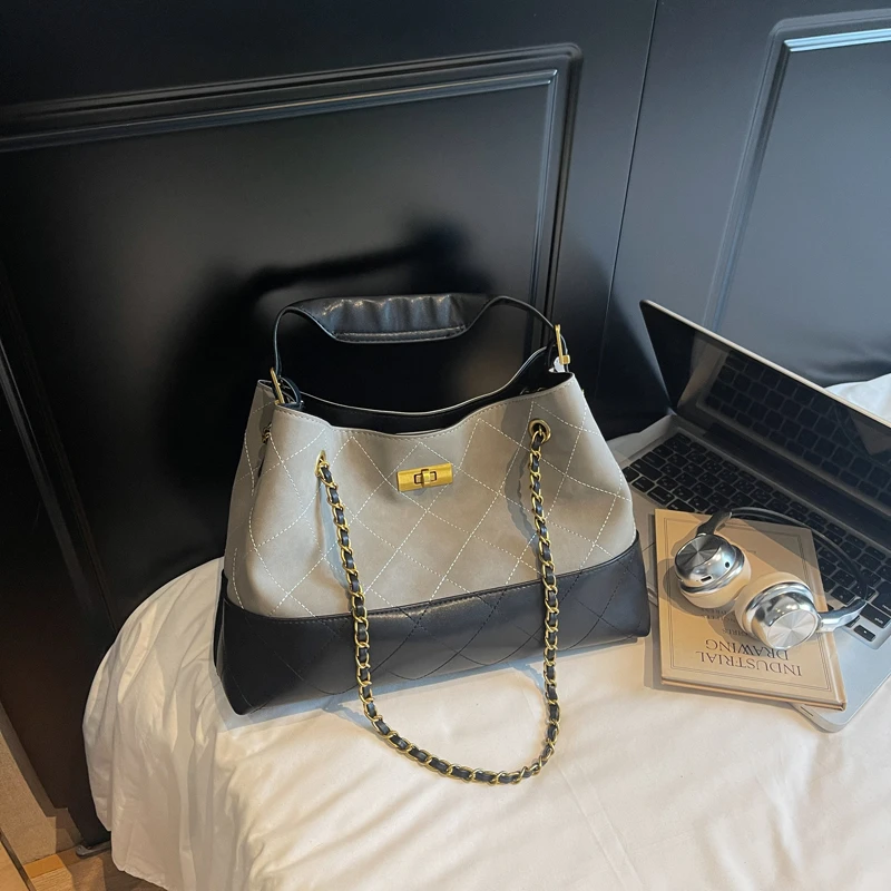 

Chic Hand Bags For Ladies, Leather Tote Bags Crossbody And Shoulder Option Famous Designer Classic Elegant