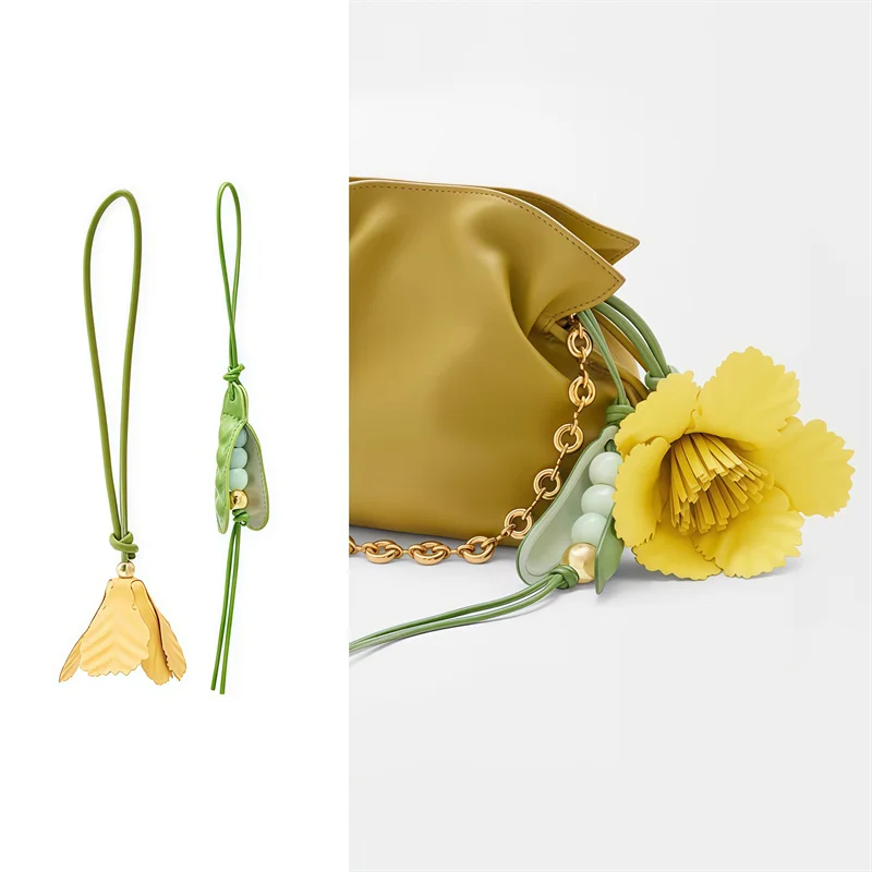 Trendy Hanger Flower Pu Leather Pendant Handmade Cartoon Leather Keychain Creative Car Keyring Bag Pendant Women