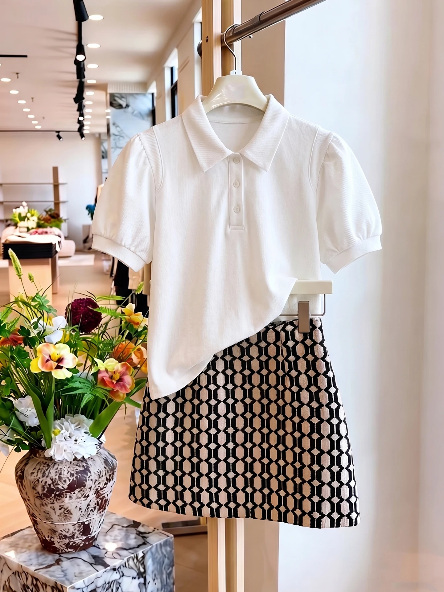 

Korean Style Casual Pure Color Short Sleeve Neck T-Shirt Versatile Summer Design Sense Fashionable Women's Top