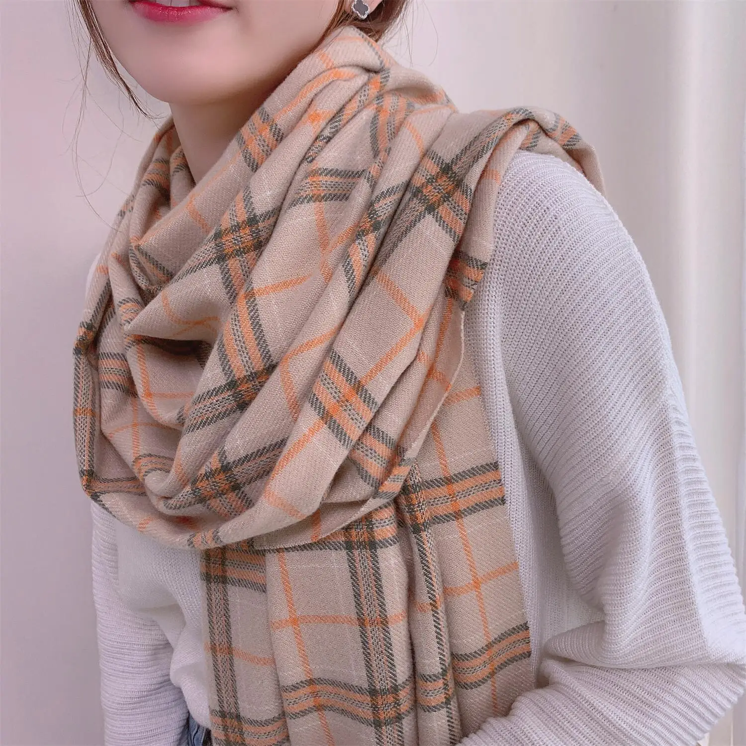 2024 Cotton Scarf Luxury Brand Designer Plaid Print Head High Quality Handkerchief Shawl Women Foulard Fashionable Wrap T411