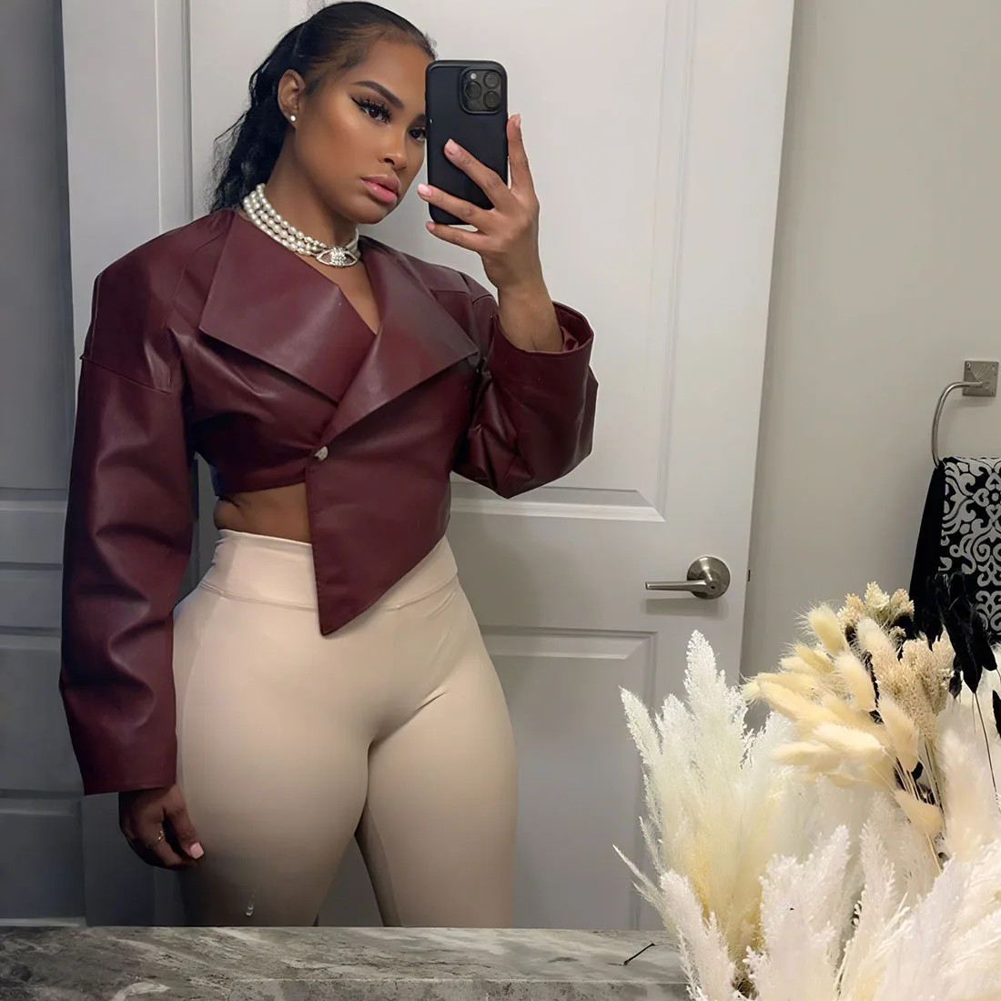 

Women's 2026 New Solid Color Faux Leather Cropped Jacket V Neck Waist Cinching Long Sleeve Casual Streetwear PU Leather Outerwea