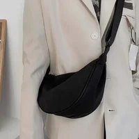 Sac de poitrine de couleur unie pour femmes, sac à bandoulière de voyage de grande capacité, sac de ceinture demi-lune pour dames, sacs banane de rue quotidiens 2024 1
