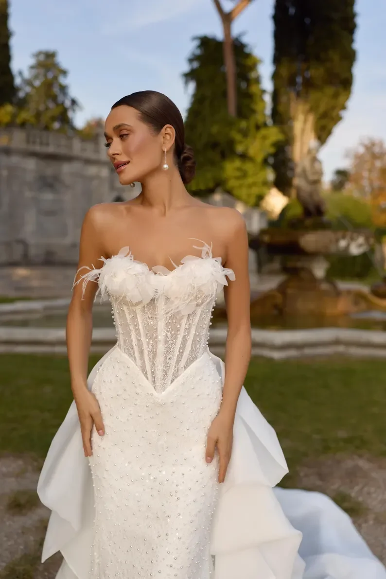 Luxury Strapless Corset Mermaid Wedding Dress Elegant Feather Pearls Bridal Gown With Detachable TrainVestido De Noiva Customize