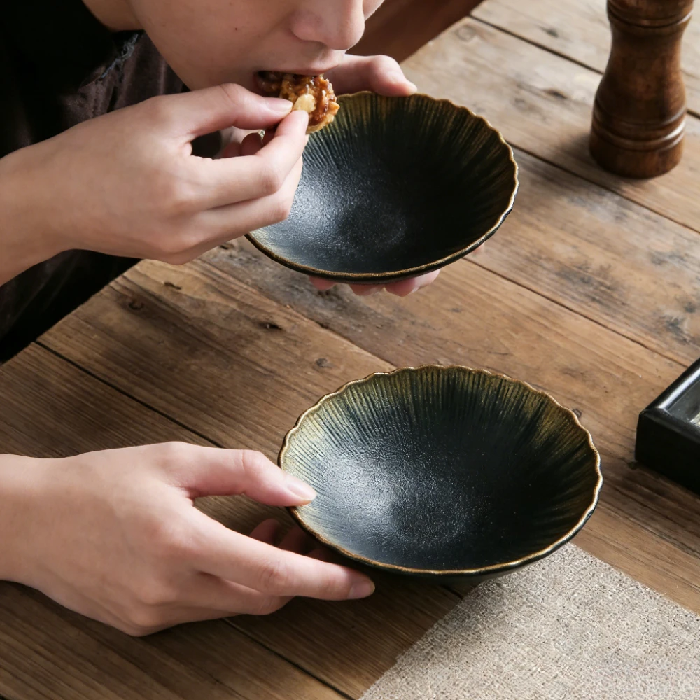 

Расписанная вручную черно-золотая керамическая тарелка для закусок, креативная посуда для отелей и ресторанов, для молекулярной кухни, домашняя керамическая столовая посуда