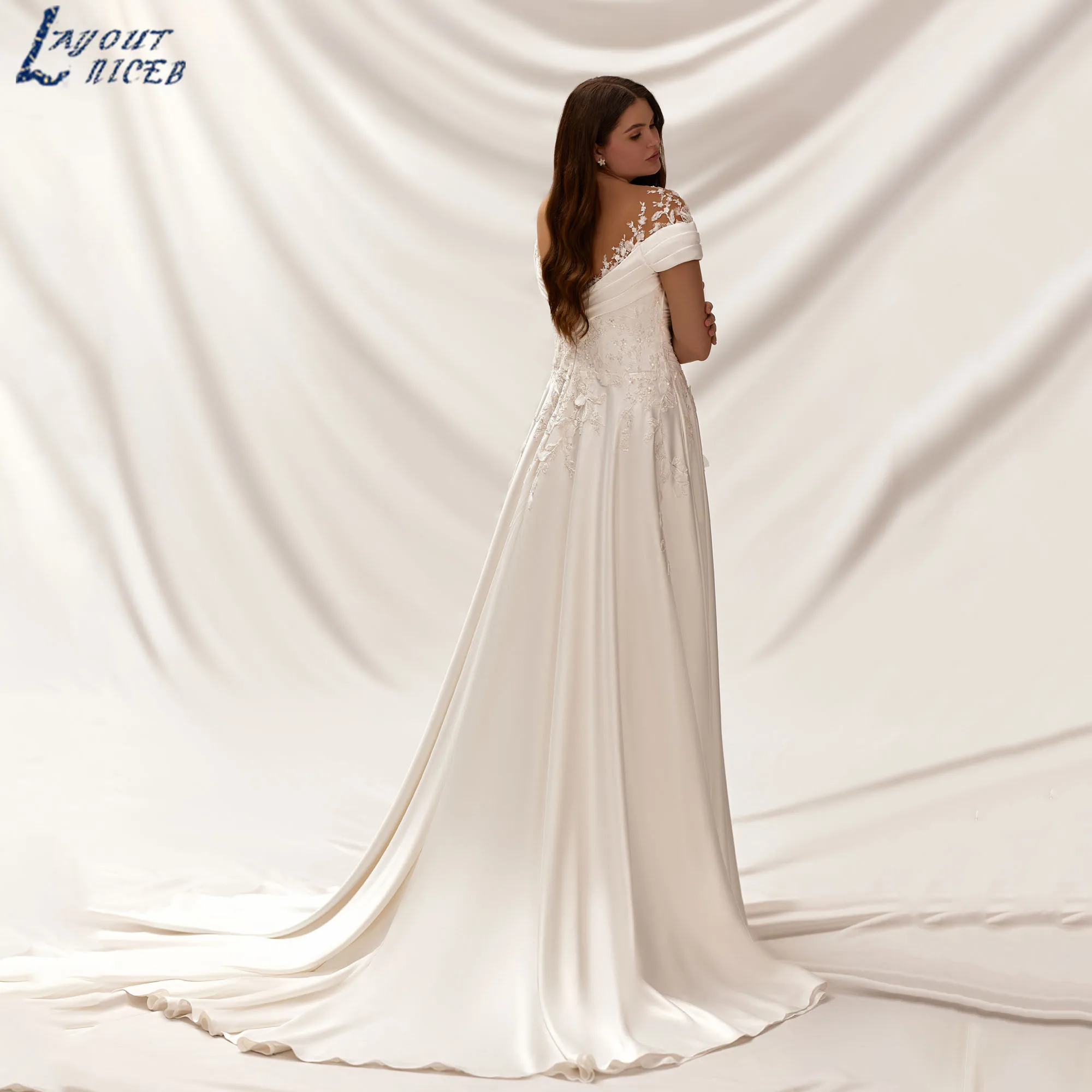 

LAYOUT NICEB Plus Size A-Line Wedding Gown Sleeveless Lace Appliques Bride Dress Soft Satin O-Neck vestidos de novia Customized