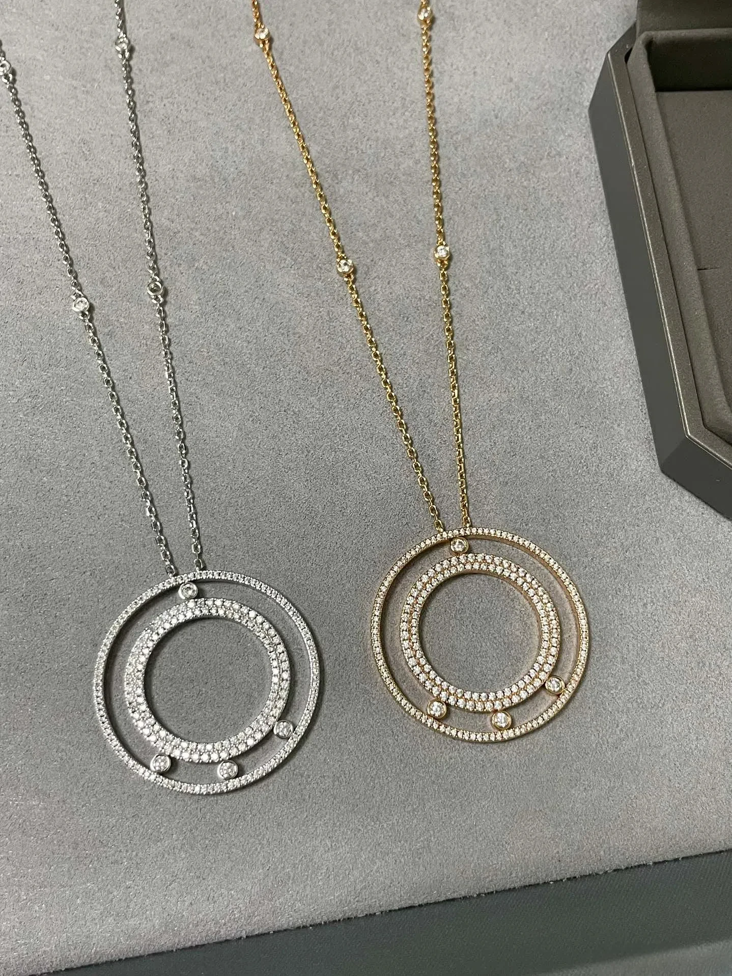 High-quality diamond necklace circle sweater chain light luxury niche with diamond pendant jewelry holiday gift for women