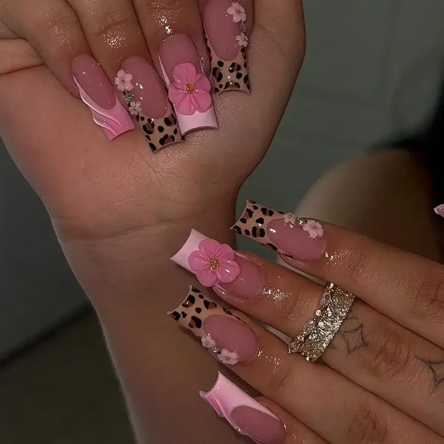 

24 шт. накладных ногтей с французским леопардовым принтом и 3D цветами, элегантные искусственные ногти, легко наносятся, идеально подходят для вечеринок.