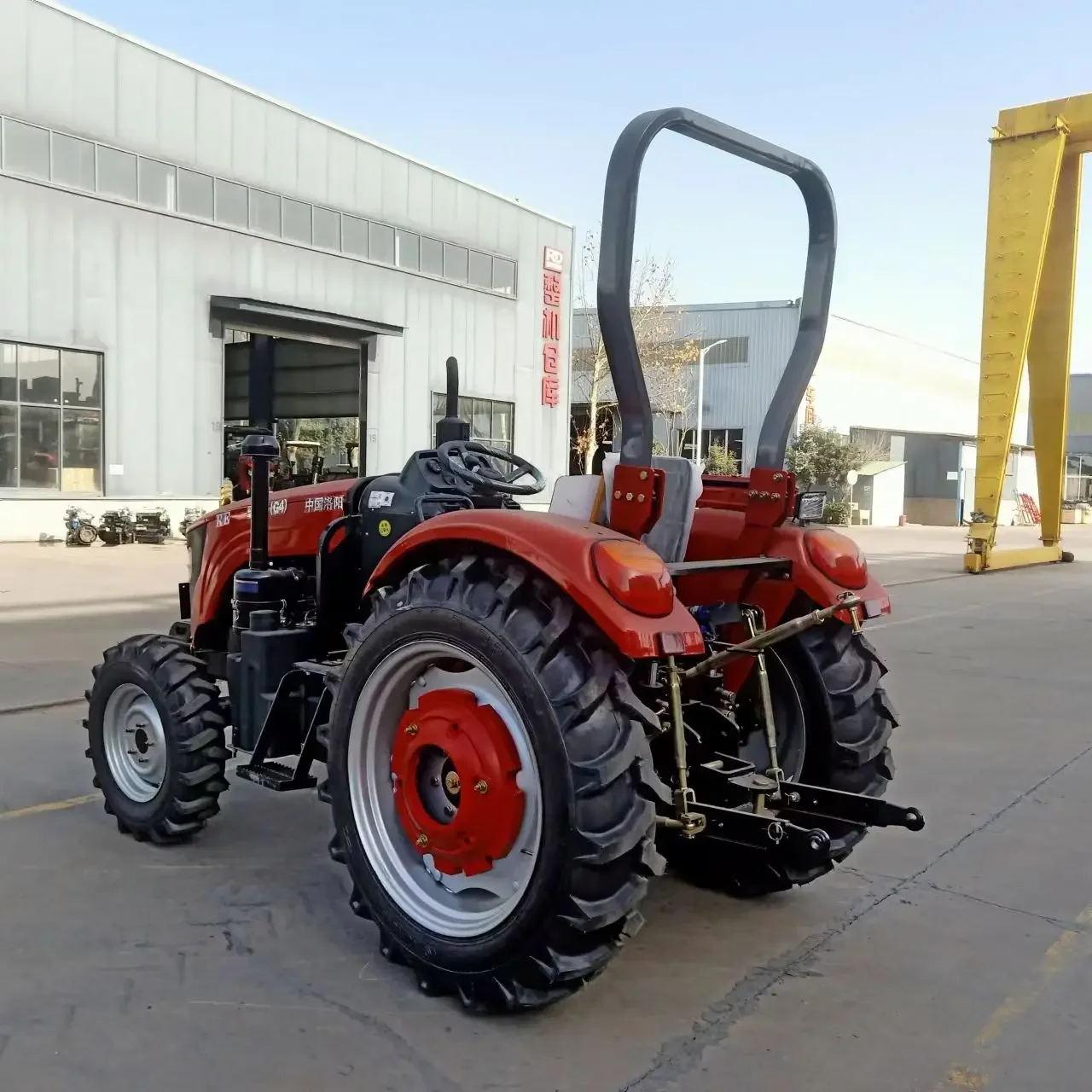 Pabrik dengan lampiran 50Hp 4X4 traktor pertanian kecil untuk pertanian