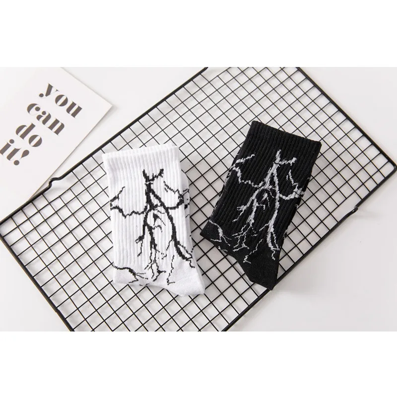 

Мужские и женские хлопковые носки loncen4, уличный стиль, счастливый человек, черные, белые носки с принтом молнии в стиле хип-хоп, носки для пар