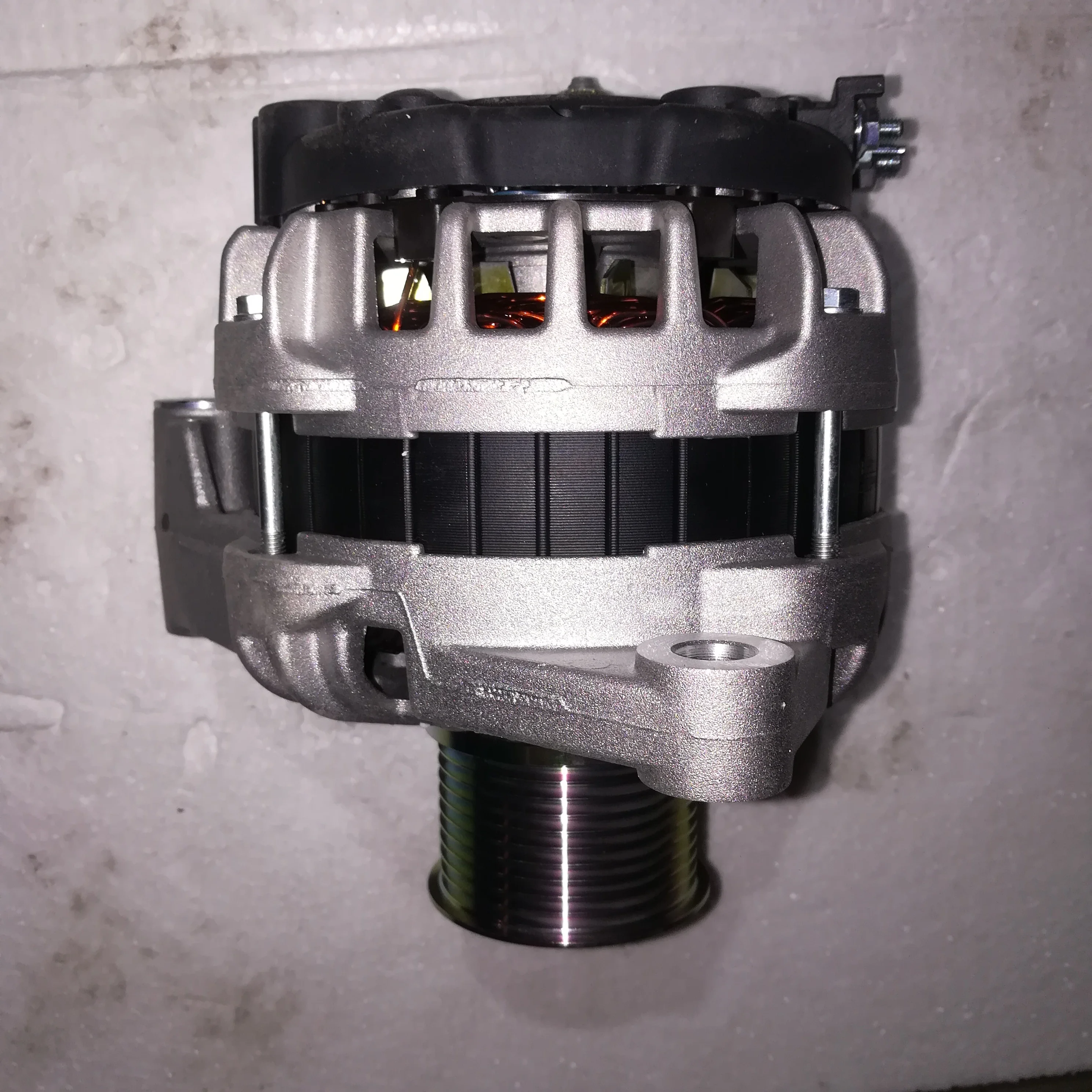 مولد قطع غيار المحرك الأصلي 612600090832 دينامو WP-FDJ 612600090832