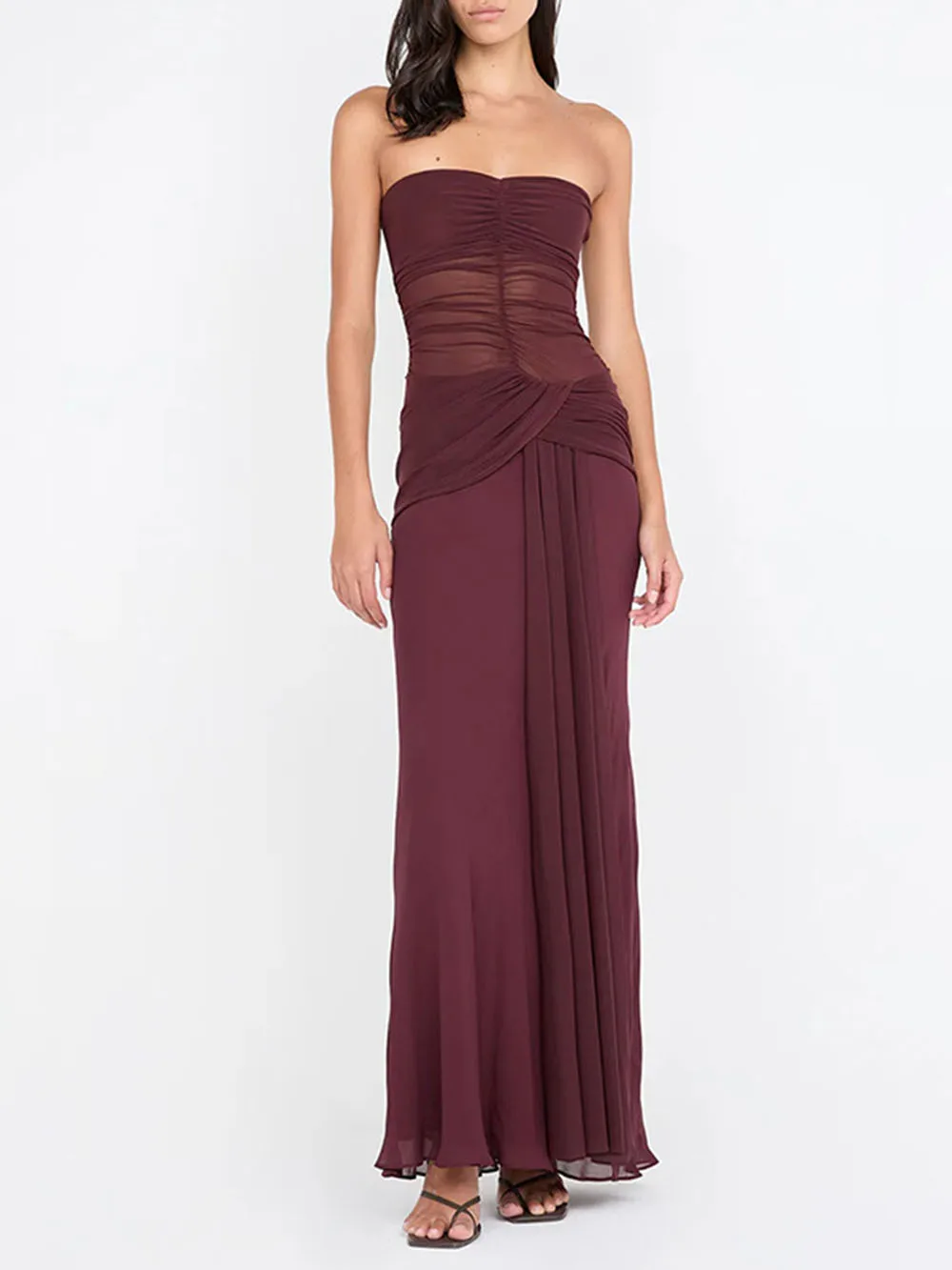 Europäisches und amerikanisches sexy langes Kleid 2025, neuer ärmelloser, trägerloser, transparenter, überkreuzter, plissierter, schlankmachendes Design, einfarbiger Rock