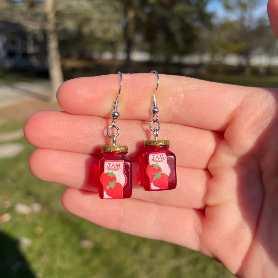 Adorables pendientes de tarro de mermelada de fresa | Pendientes novedosos | Pendientes únicos | Pendientes divertidos | Pendientes de comida | Pendientes de verano