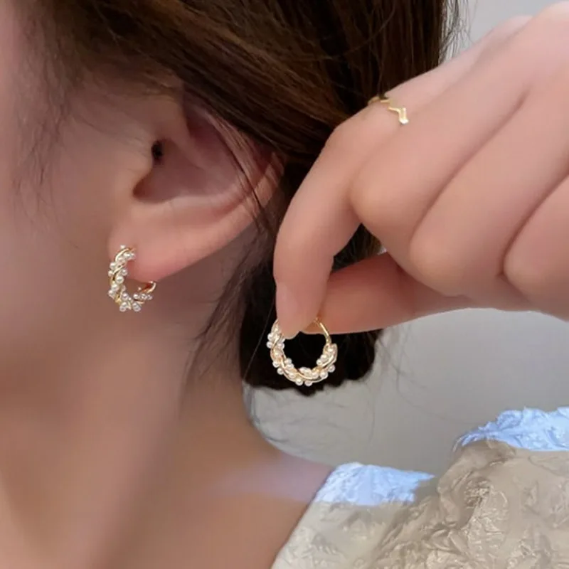 Temperament Circle Pearl Earrings Women Girl Simple Gold Color Earrings Daily Shopping Dating Earrings Fashion Jewelry Accessory