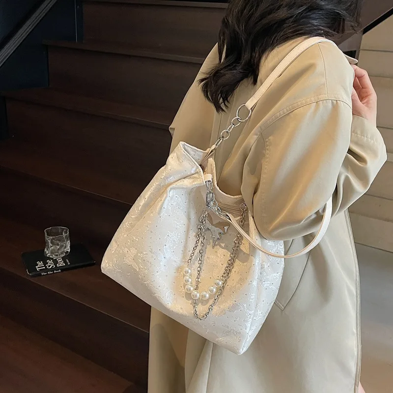 트렌디한 나비 장식 크로스백 2025년 신상 여성용, 캐주얼하고 편안한 감성 토트백, 가벼운 데일리 숄더백