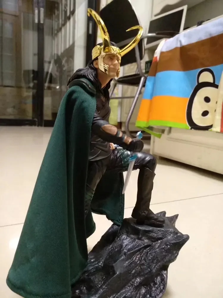 Limited edition 25cm Superhero Loki PVC Action Figure PVC statue Collectible Model Room home decoration toys kids child gift