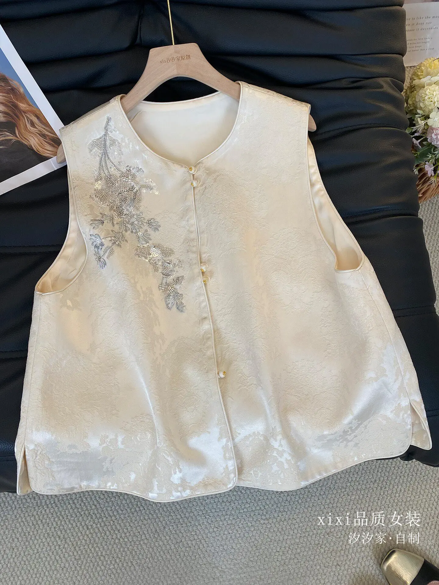 New  White versatile vest with sequins, beaded embroidery, layered