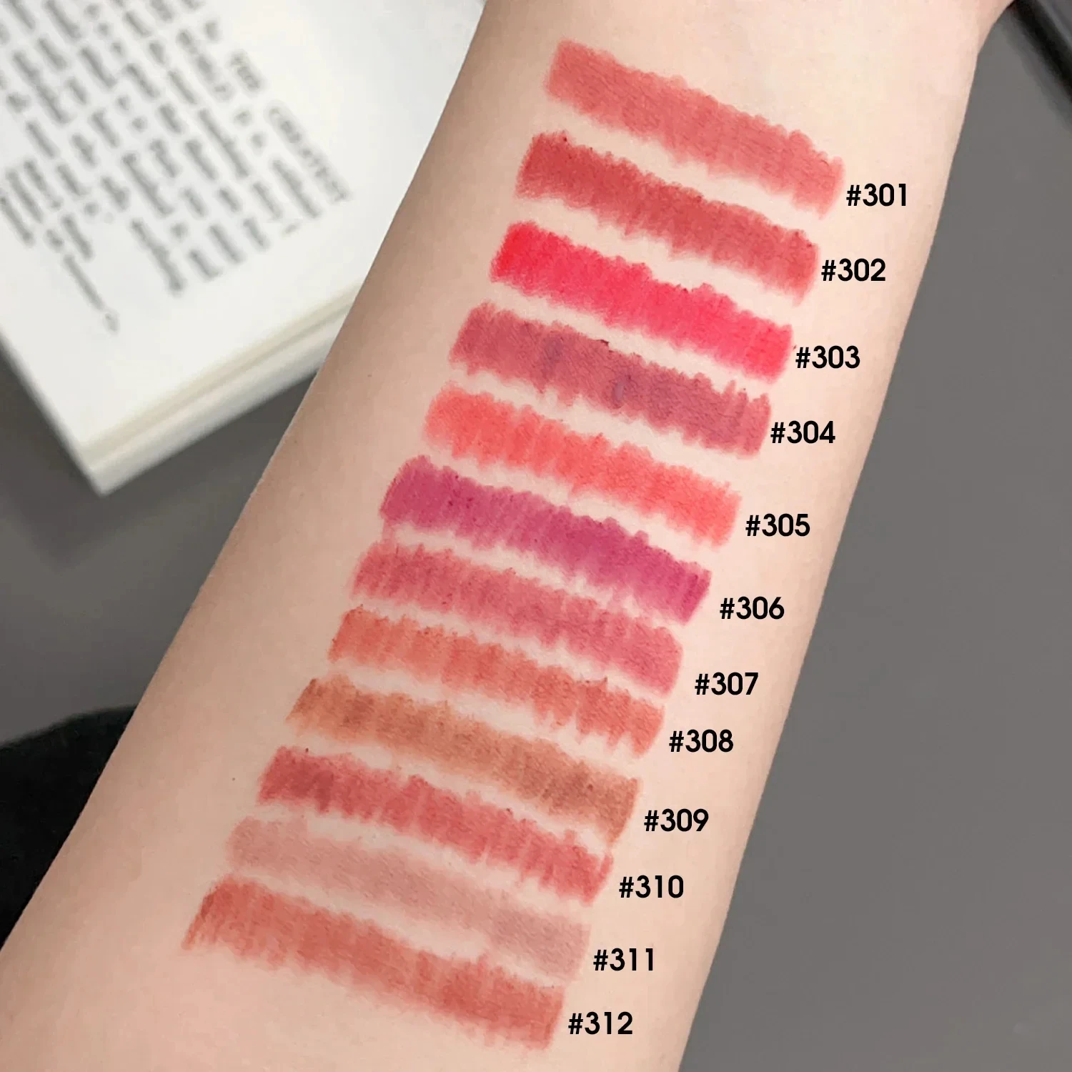 مجموعة تحديد الشفاه متعددة الألوان مكونة من 12 قطعة، مكياج شفاه طبيعي عاري يعزز لون البشرة، كوب غير لاصق، سهل الاستخدام