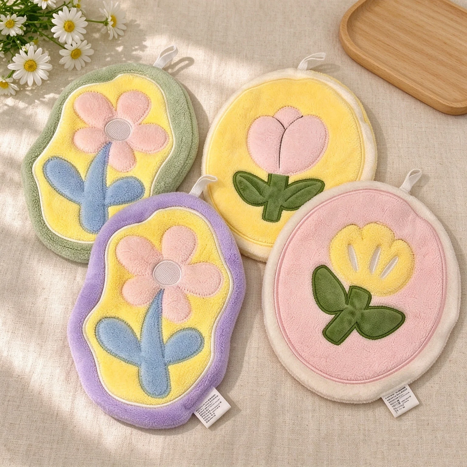 2/1 Piece Random Style Flower-Shaped Hand Towel, Hanging Type for Bathroom and Kitchen, Cute Handkerchief, Small Square Towel, Suitable for Various Occasions - view 5