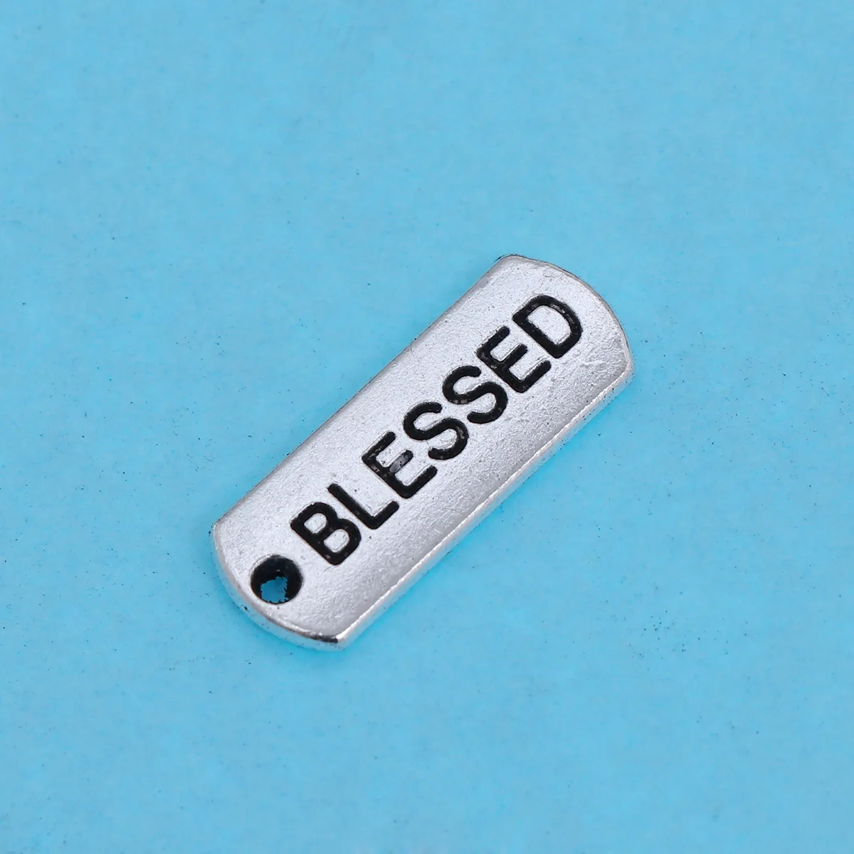 

100pcs Alloy Pendant Charm Jewelry Making DIY Charms Necklaces Accessories Simple Stylish Unique Shape Letter Plate Decor
