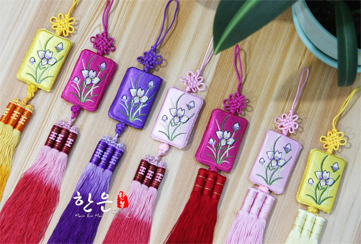 South Korea Imported Hanbok Pendant / Double-sided Embroidery Pendant / Korean Car Pendant