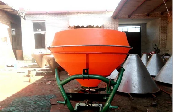 2025 Fornitore cinese Trattore su larga scala Spalmatore di fertilizzanti montato posteriore Lanciatore di fertilizzanti con secchio in plastica di grande capacità