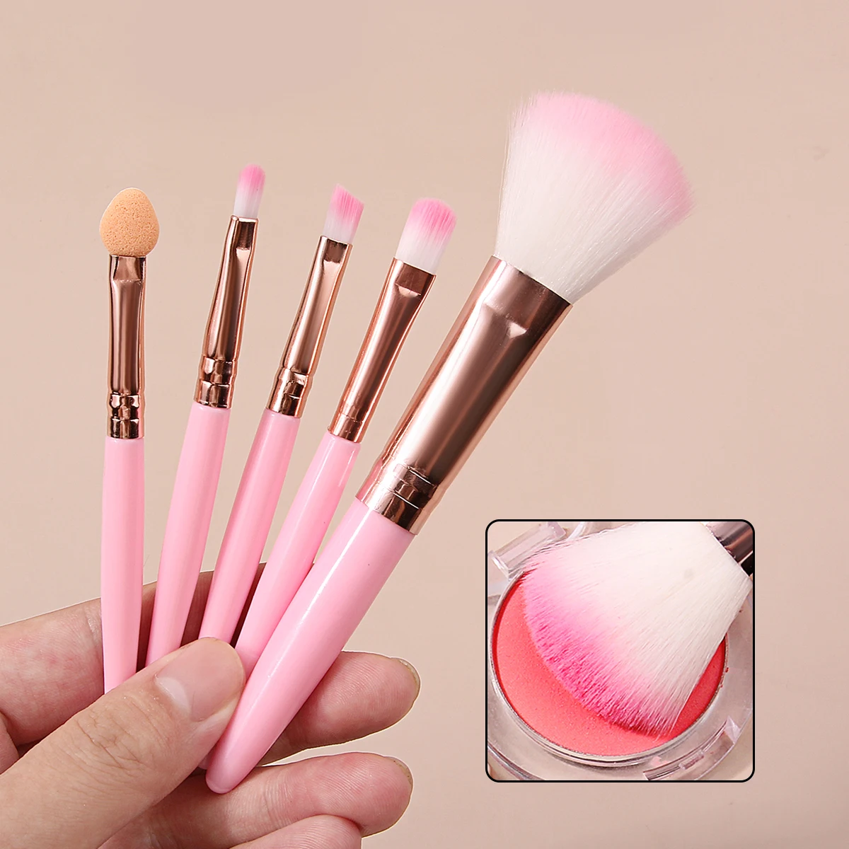 Mini portable 5-brush set for blush, eyeshadow and concealer, a must-have for beginners' travel makeup