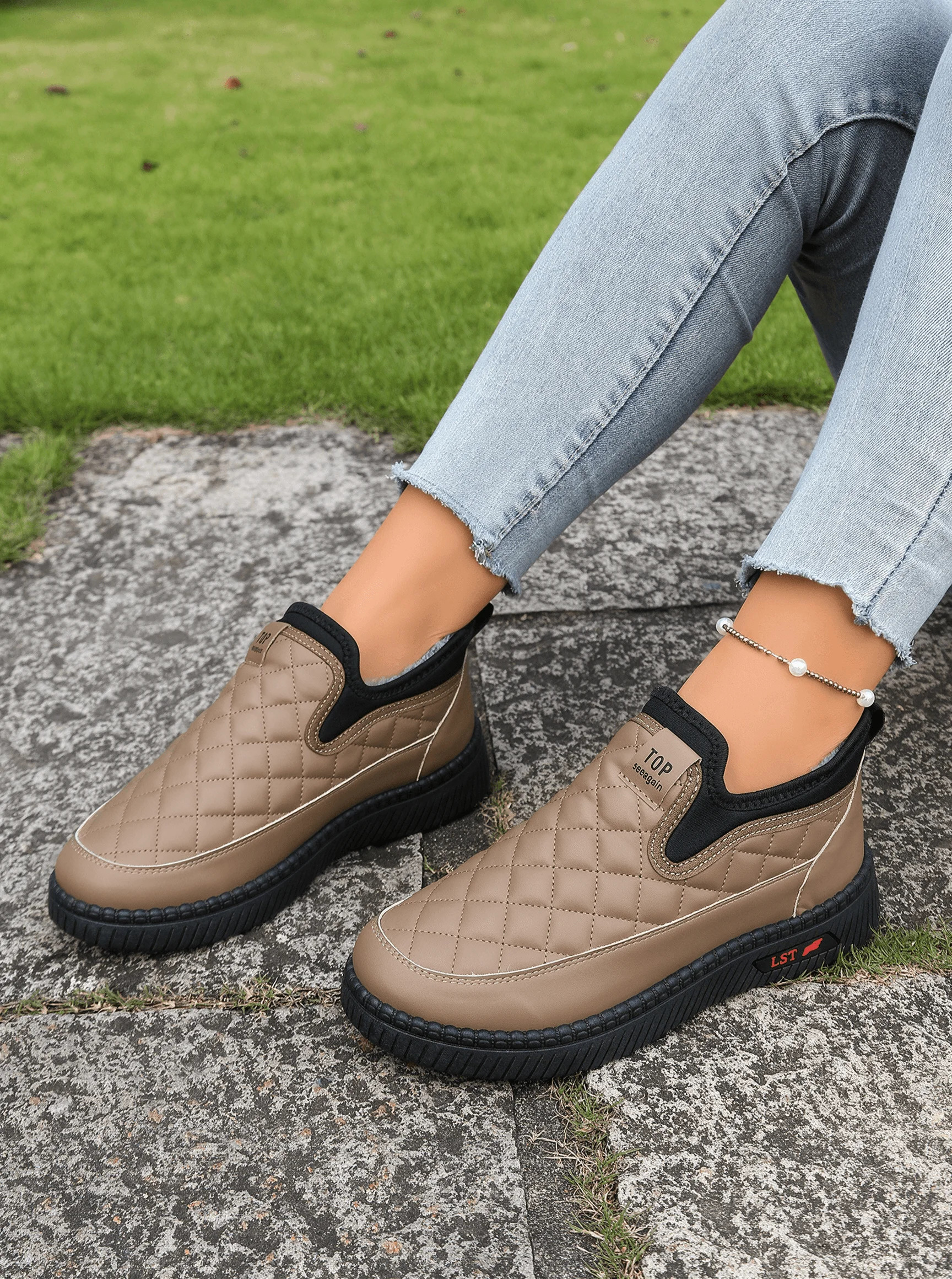 Damen-Schneestiefel, einteilig, zum Überziehen, isoliert, mit wasserdichtem Obermaterial mit Rautenmuster, lässige Damenstiefel. – Detail 5