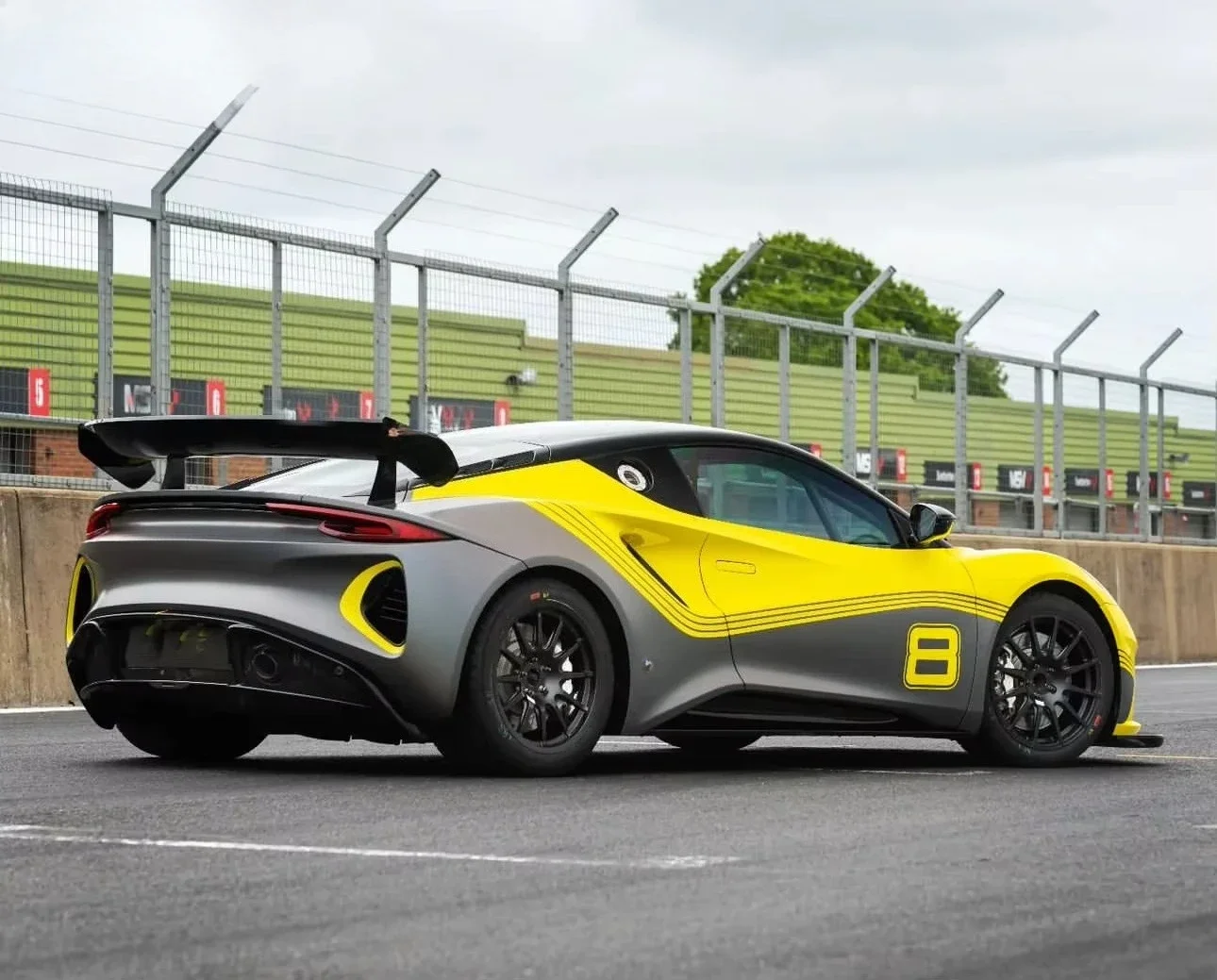 High Quality Dry Carbon Fiber Wing Rear Spoiler for Lotus Emira Trunk Spoiler GT4 Style Auto Parts 3