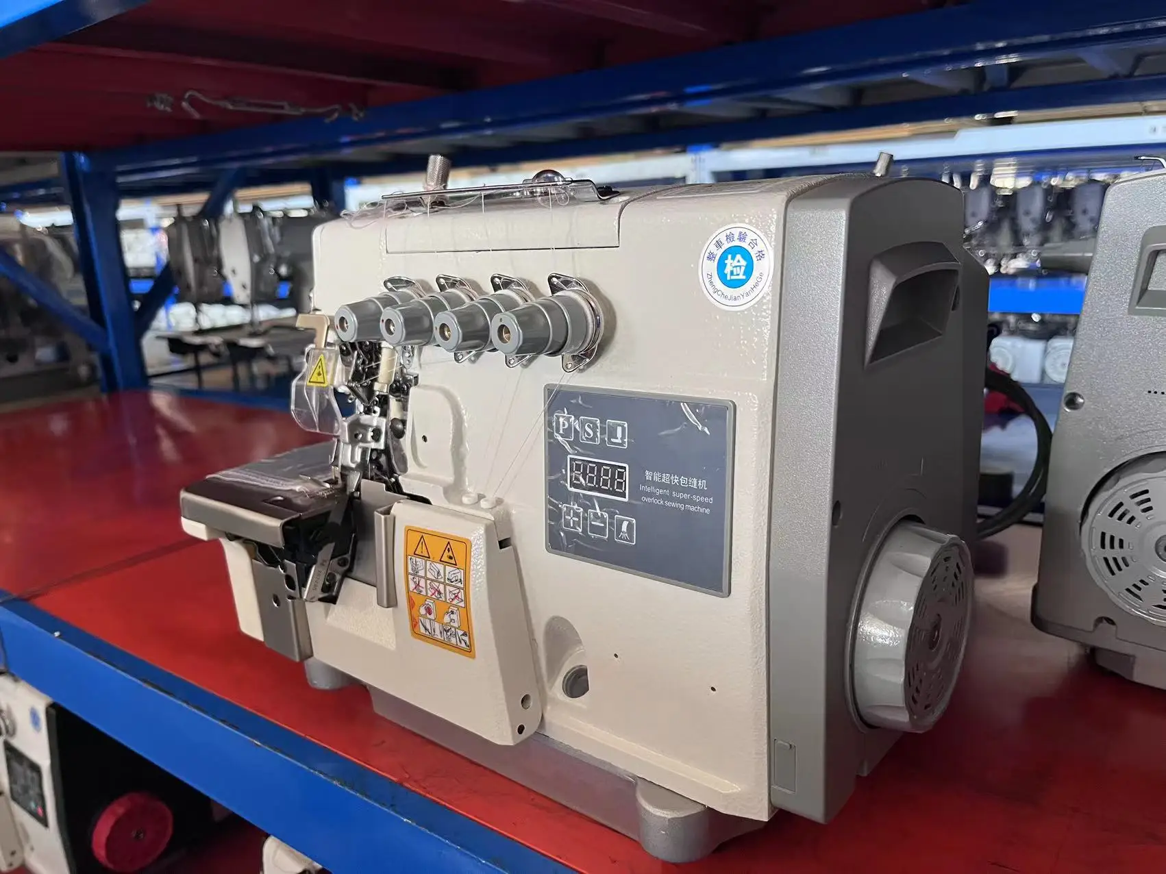 

Высокоскоростные промышленные 4-ниточные оверлочные швейные машины BT-G3D