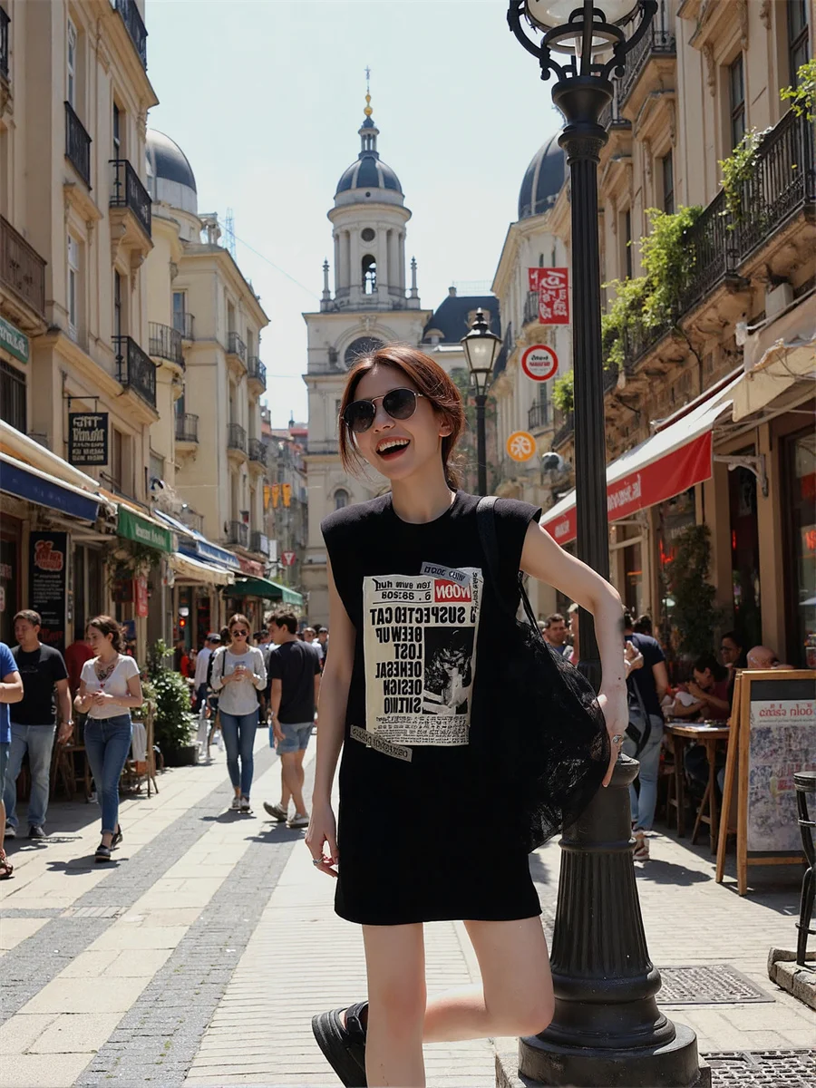 Damenkleid, Harajuku-Trend, schwarze Applikationen, seitlicher Schlitz, Ausschnitt, Spleißen, Ausschnitt, Aushöhlung, Sling, Hosenträger, Riemchen, Schnürung