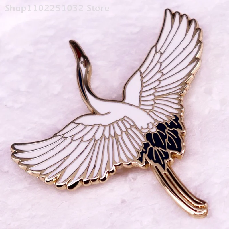 Flying Red-crowned Crane Bird Hard Enamel Pin Animal Badge Brooch For Jewelry Accessory