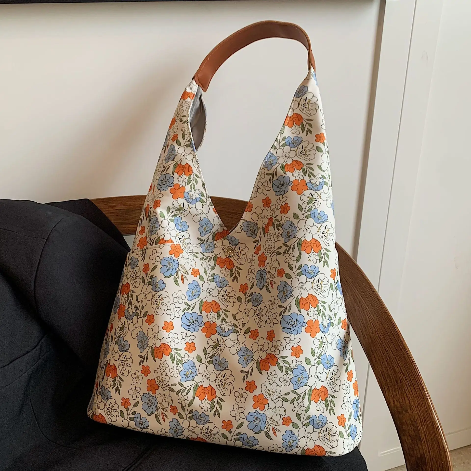 New Printed Small-flower Tote for Women. Stylish, Laid-back, Unique Design. Ideal for Commute, Shoulder or Underarm.