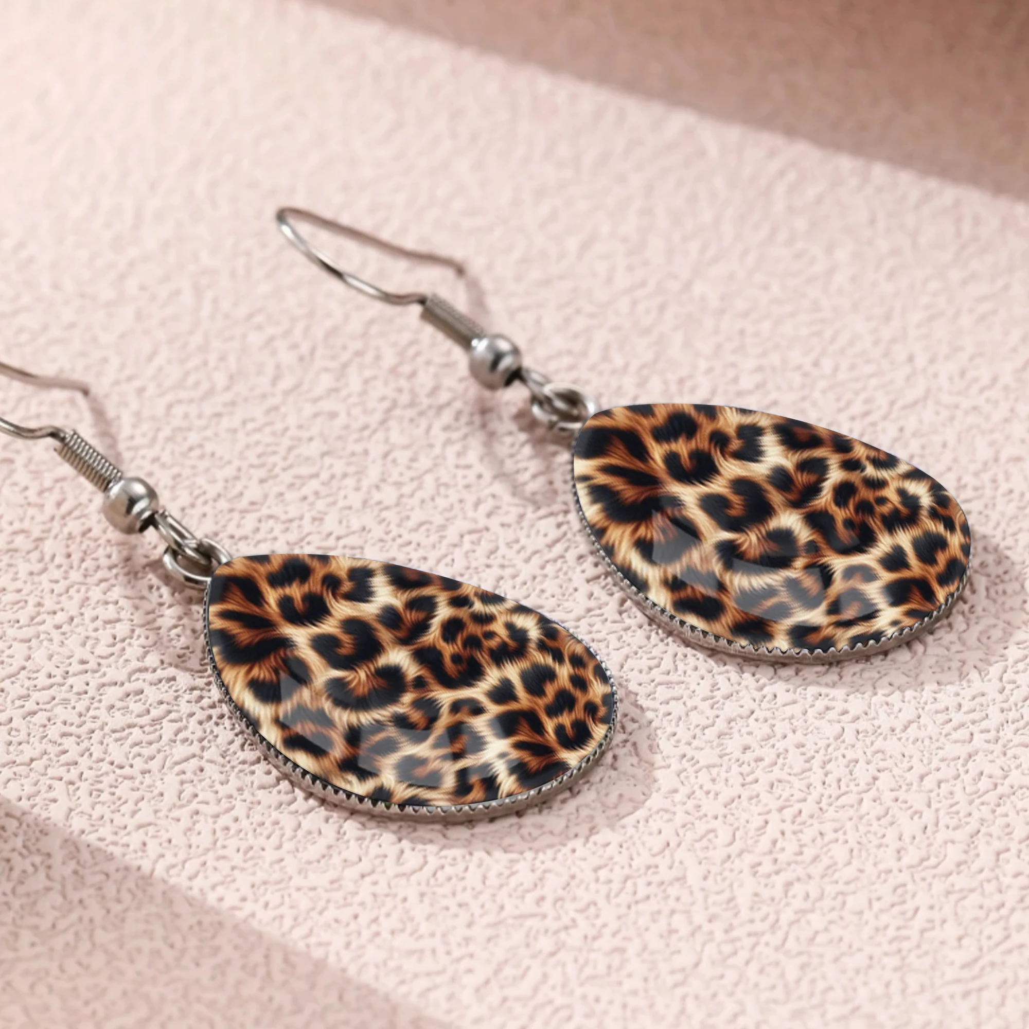 1 Pair of Simulated Leopard Print Pattern Earrings with Convex Glass and 316 Stainless Steel Water Drop Ear Hooks, in a Classic and Simple Style, Suitable for Women to Wear as Jewelry or Gifts for Everyday Use