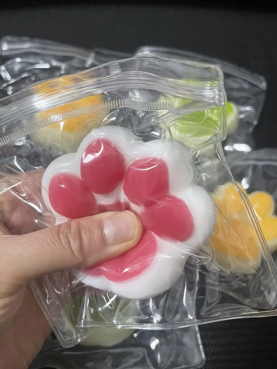 

Мягкая реалистичная игрушка-антистресс в виде кошачьей лапки с блестками, сжимаемая, для снятия стресса, для детей и взрослых, уникальная идея для подарка