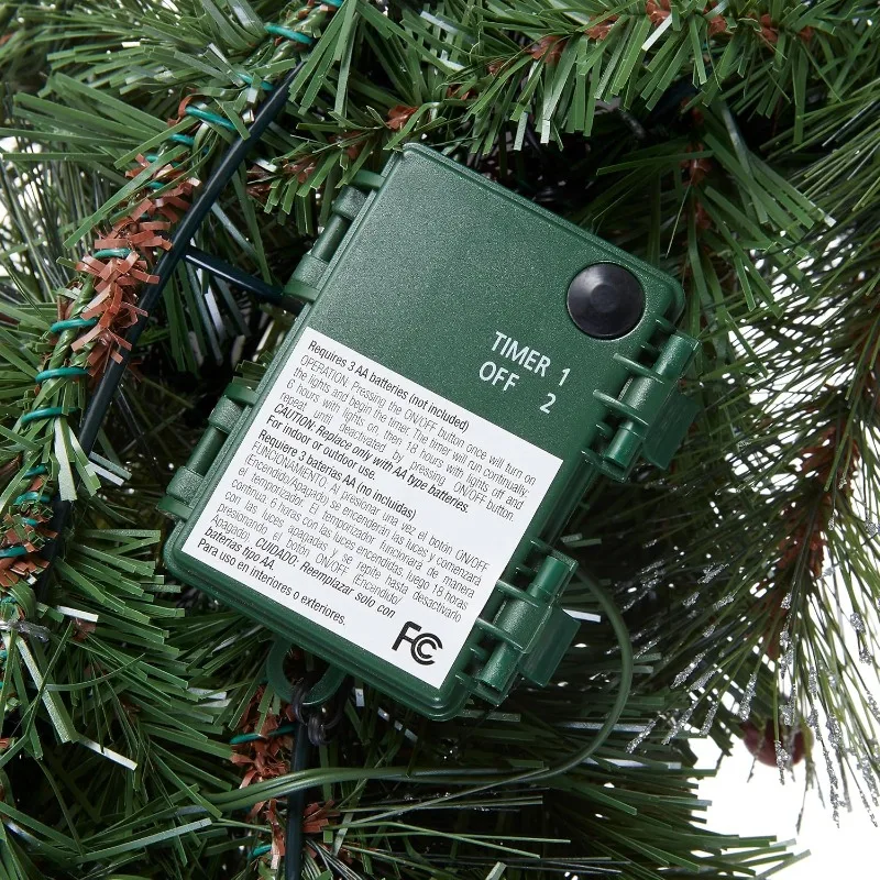 조명이 있는 인조 크리스마스 화환, 녹색, 크레스트우드 스프루스, 흰색 조명, 솔방울로 장식됨