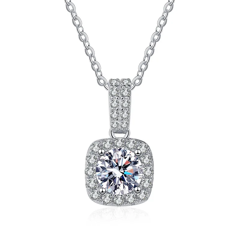 

Platinum PT950 18K Gold Pendant Classic Square Bag 1 Carat Moissanite Pendant Necklace D Color Moissanite Light Luxury Necklace