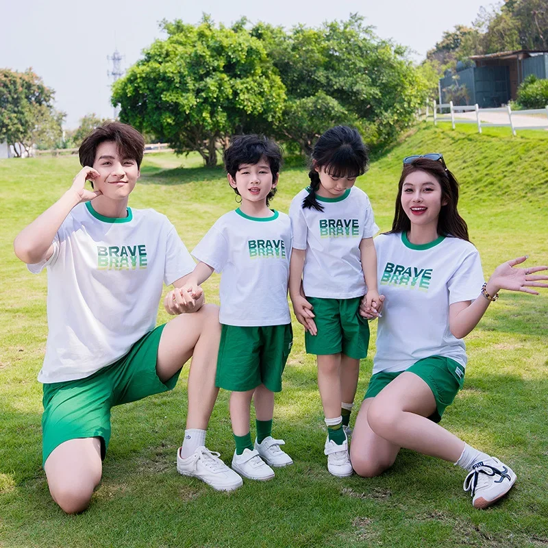 

Holiday Family Matching Outfits Father Mother and Son Daughter Short Sleeve T Shirts Korean Parent-child Cotton Tee Tops Clothes