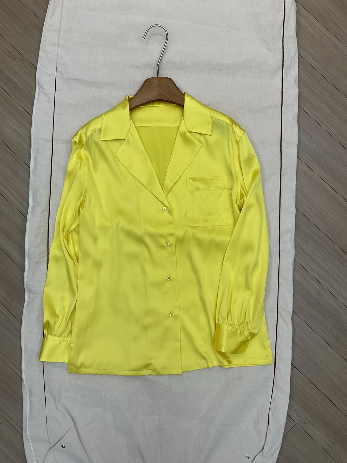 2024 New Color High Quality Commuter Loose Slimming Casual Silk Shirt Tops Women + Silk Skirt