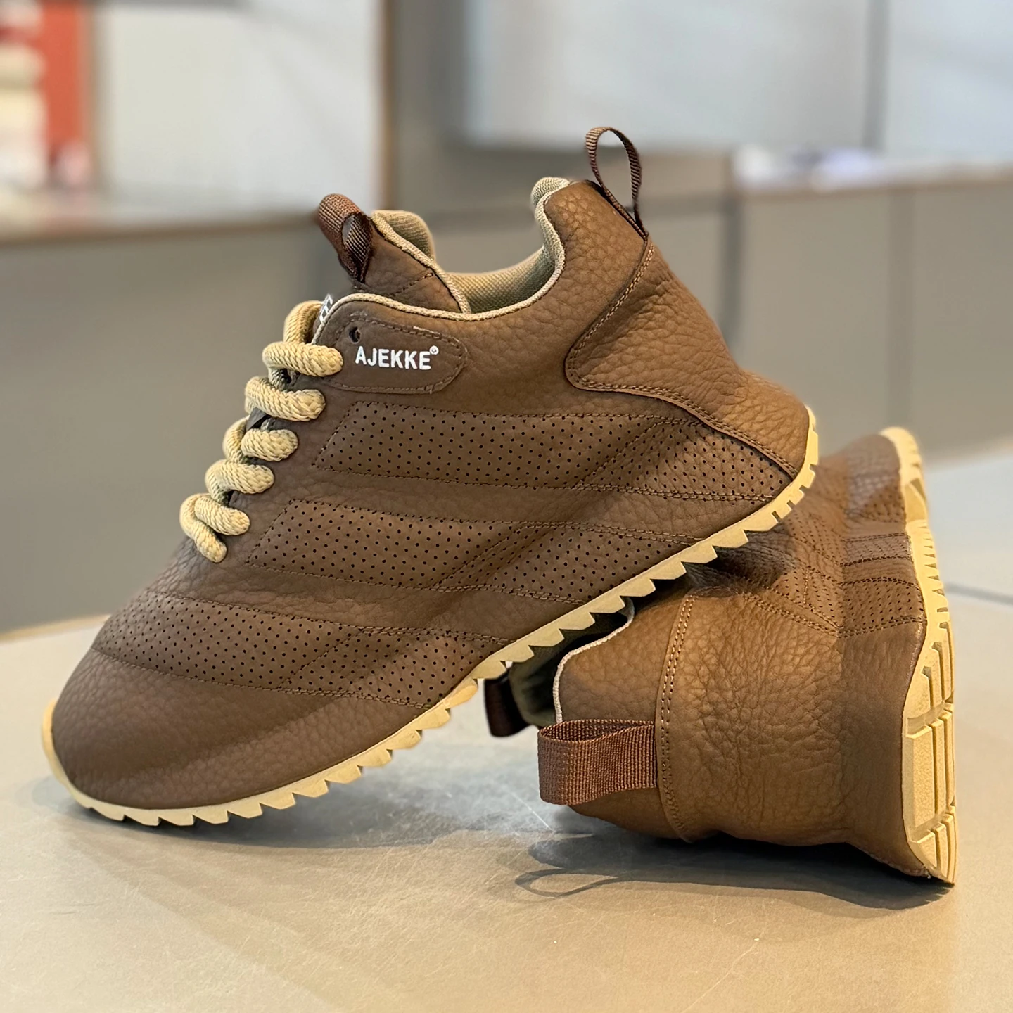 2026 Autumn New Mens Casual Shoes White Thick Bottom Breathable Fashion Comfortable Anti Slip Footwear Outdoor Workwear Sneakers