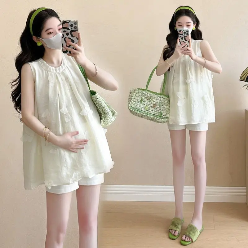 

2025 New Pregnant Women's Summer Breathable Top Shirt Maternity Fashionable Sleeveless Top Chiffon Simple Embroidered Top LI226