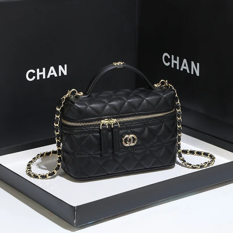 

Fashionable Messenger Handbag for Women with Vintage Design Large Capacity and Elegant Simple Finish