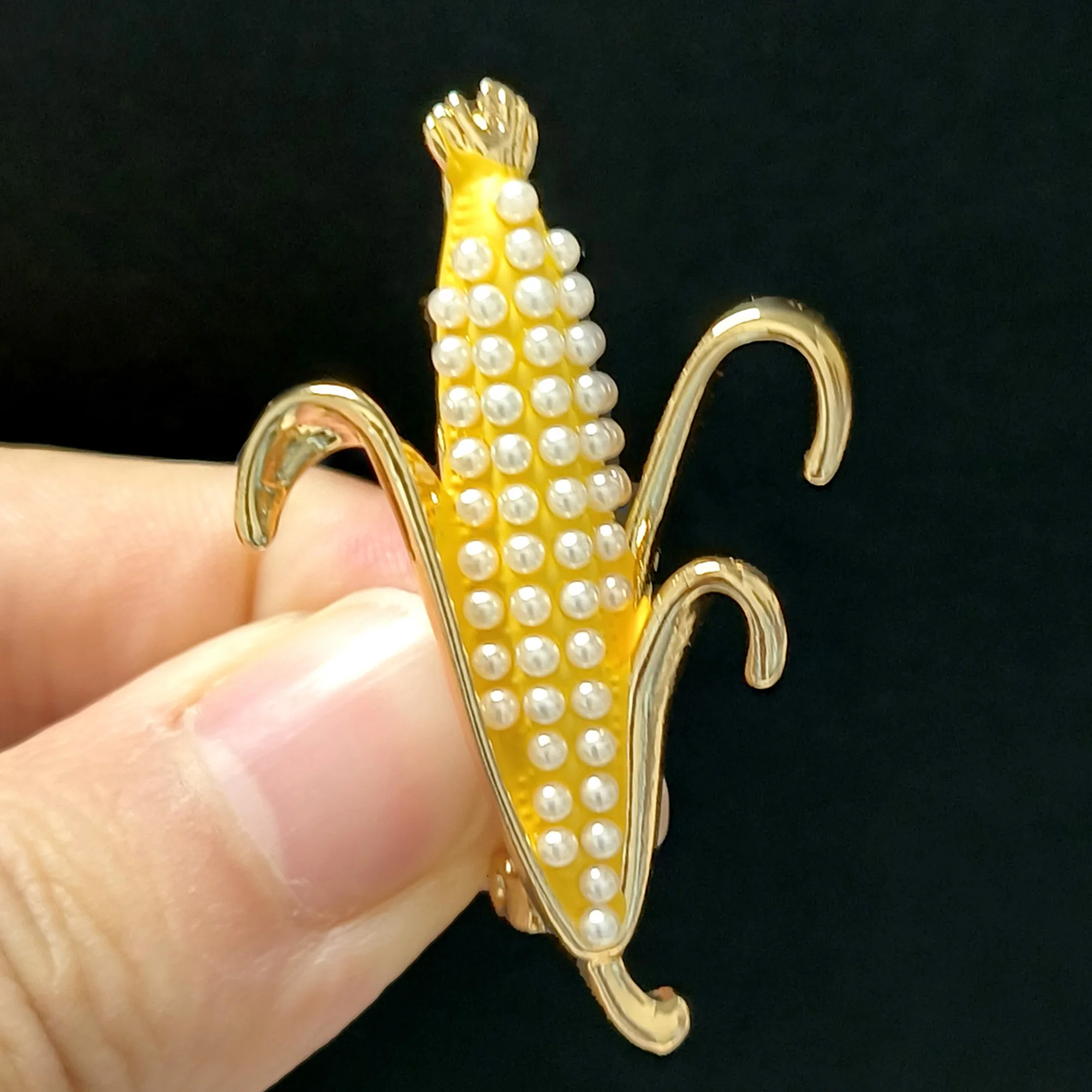 Luxury Rhinestone Pumpkin Pepper Carrot Brooches for Women Enamel Vegetable Plant Pins Office Party Friend New Gifts Accessories