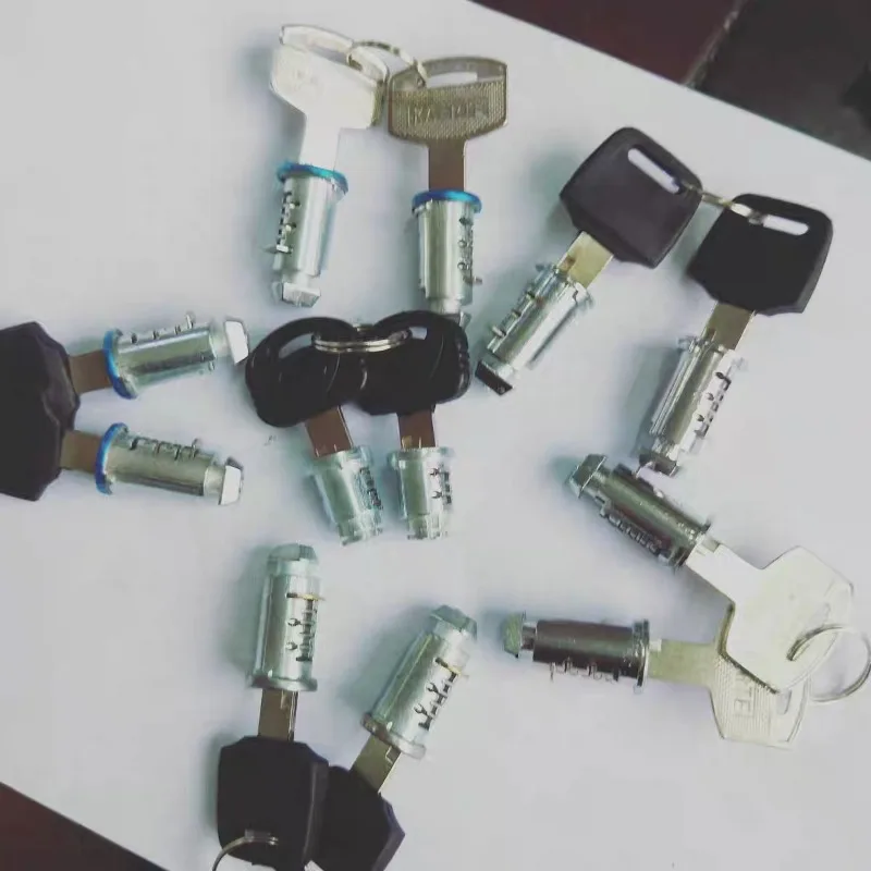 Car roof trunk lock cylinder, roof cargo box lock