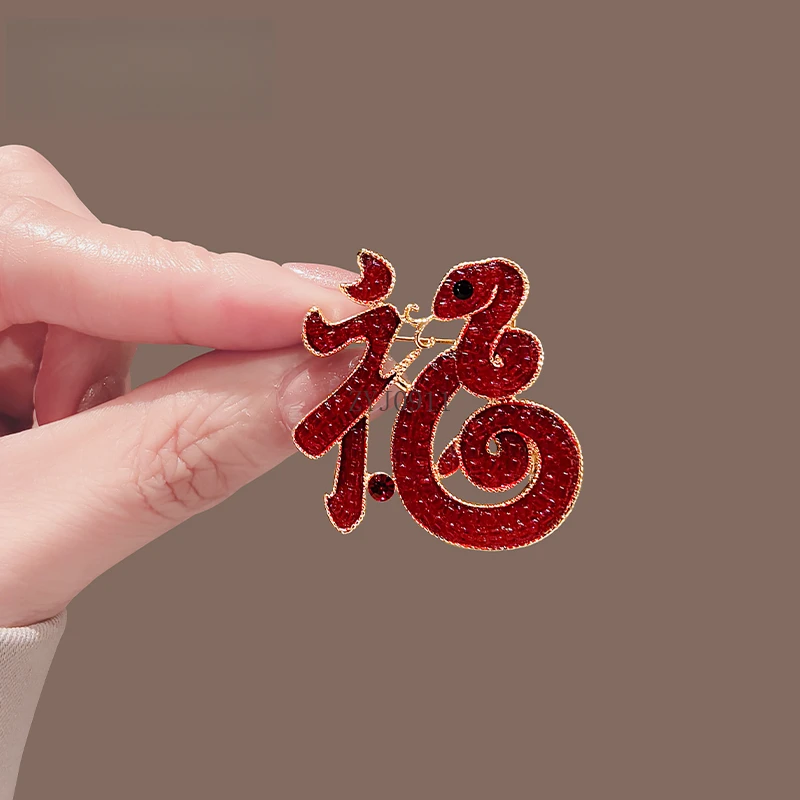 Broche de cobra com personagem Fu vermelho, acessórios de corpete de moda feminina de alta qualidade