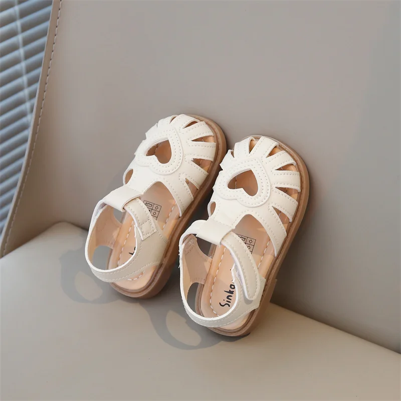 Girls Sandals for Toddlers Kids Heart Cut-outs Princess Sweet Breathable Children Summer Beach Shoes Toe-capped Classic Simple