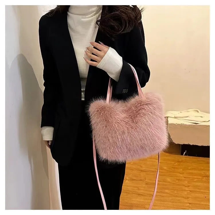 Autunno e inverno nuova imitazione volpe peluche borsa a tracolla di alto valore borsa a tracolla in peluche di grande capacità borsa casual da donna 2024