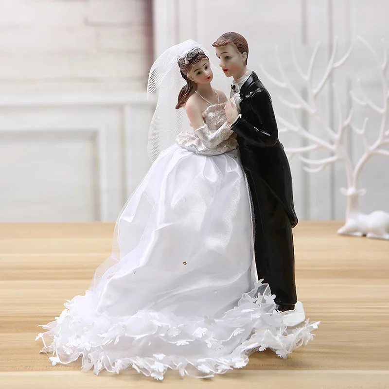 New Western-Style Wedding Resin Decorations Bride and Groom Foreign Trade Couple Romantic Wedding Dress Decoration Direct Supply