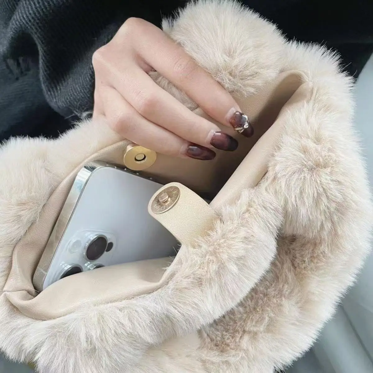 Bolso tipo cubo de piel sintética de Mickey Mouse, bolso cruzado de moda de invierno, bolso de hombro de felpa suave de gran capacidad para mujer